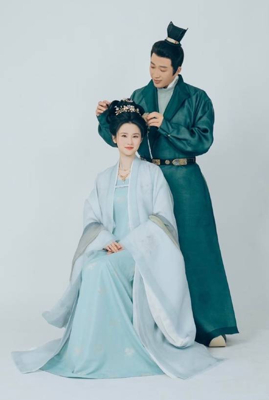 于正复出竟被传与女星拍吻戏，导演紧急辟谣真相惊人 封面图 - 冰河游戏